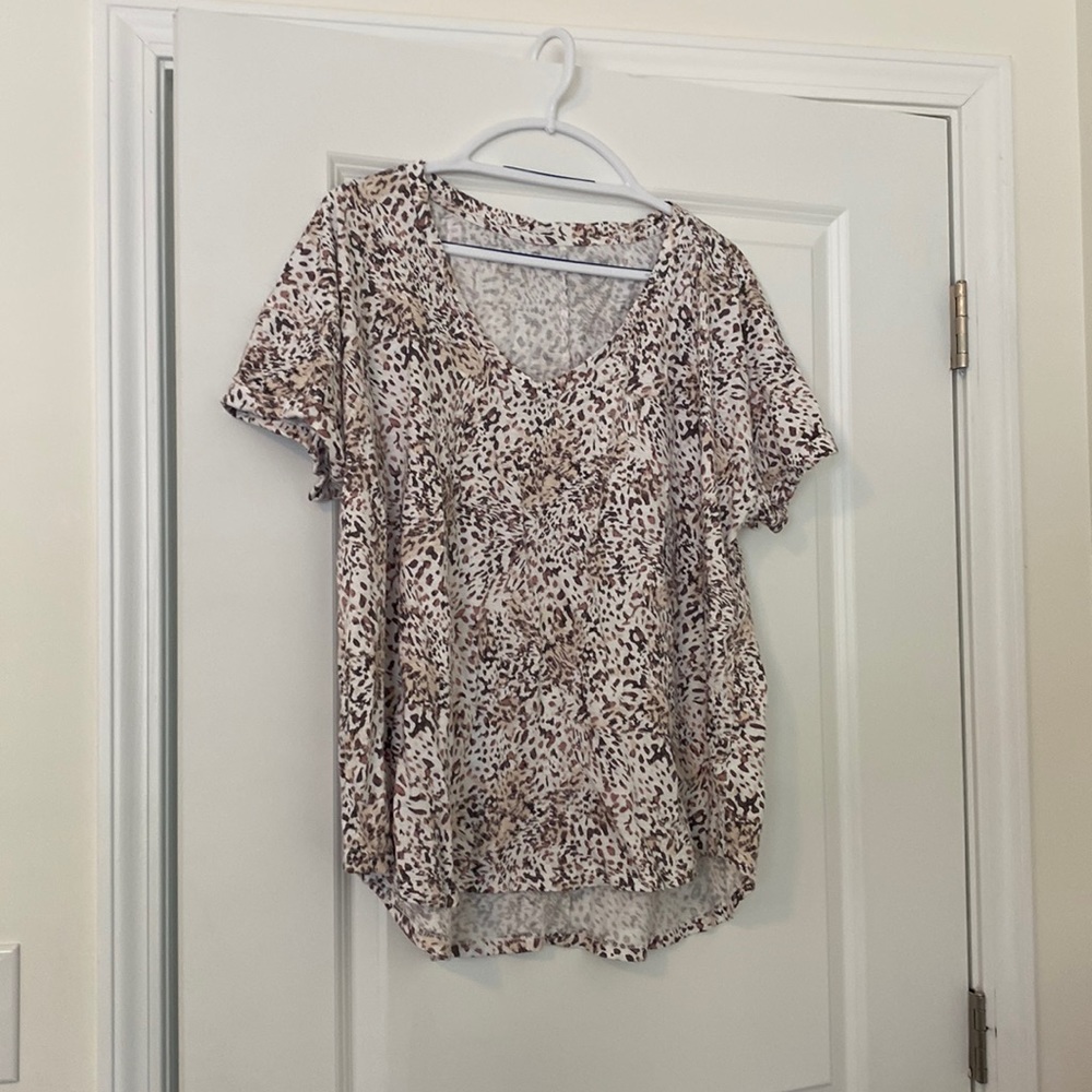 V-neck animal print t-shirt